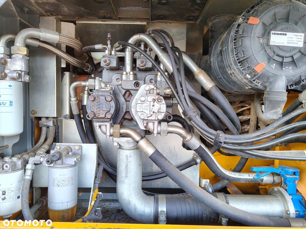 Liebherr R922 - 8