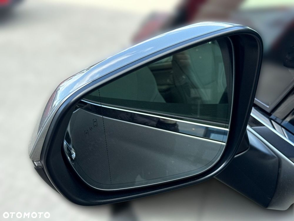 Lexus LM - 27