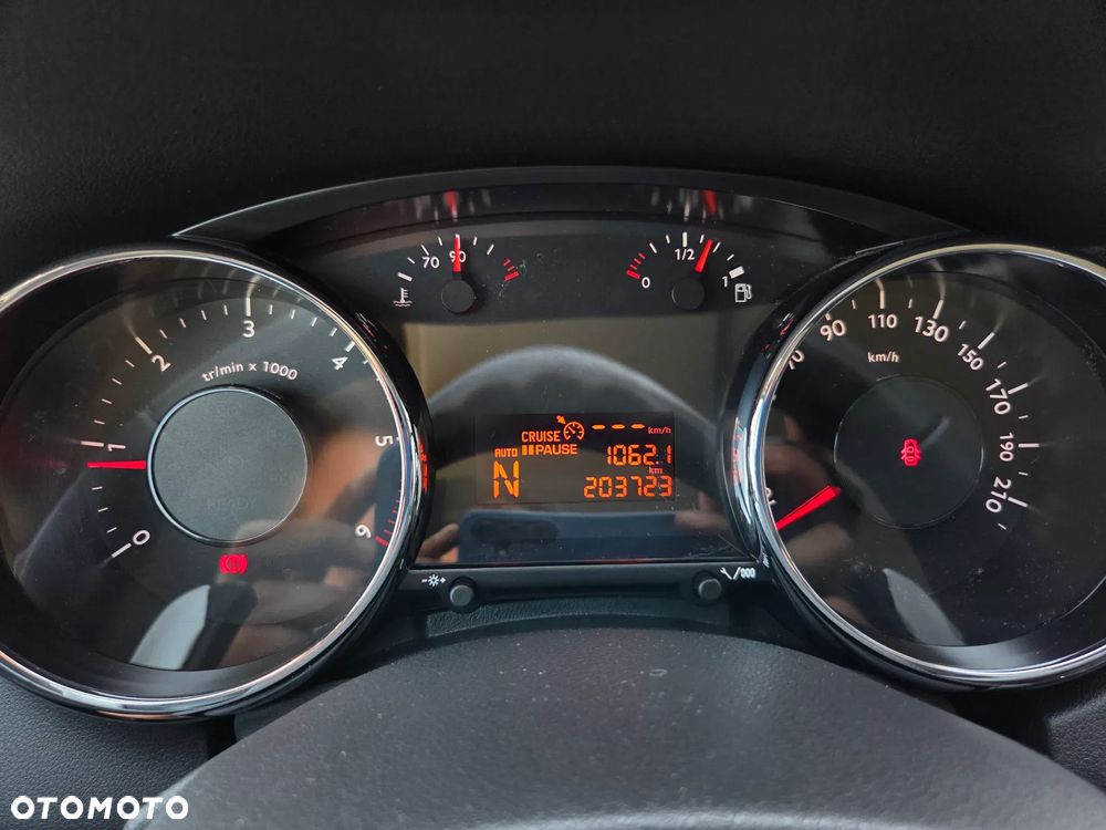 Peugeot 5008 e-HDI 115 ETG6 Stop&Start Allure - 28