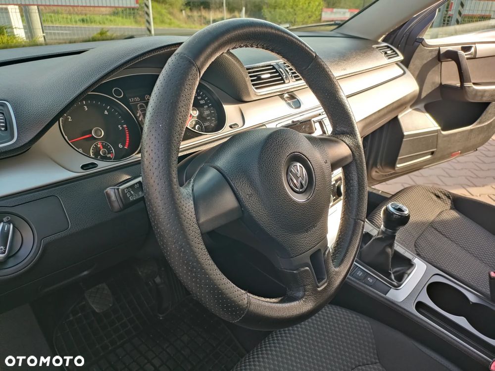 Volkswagen Passat 2.0 Blue TDI SCR Trendline - 29