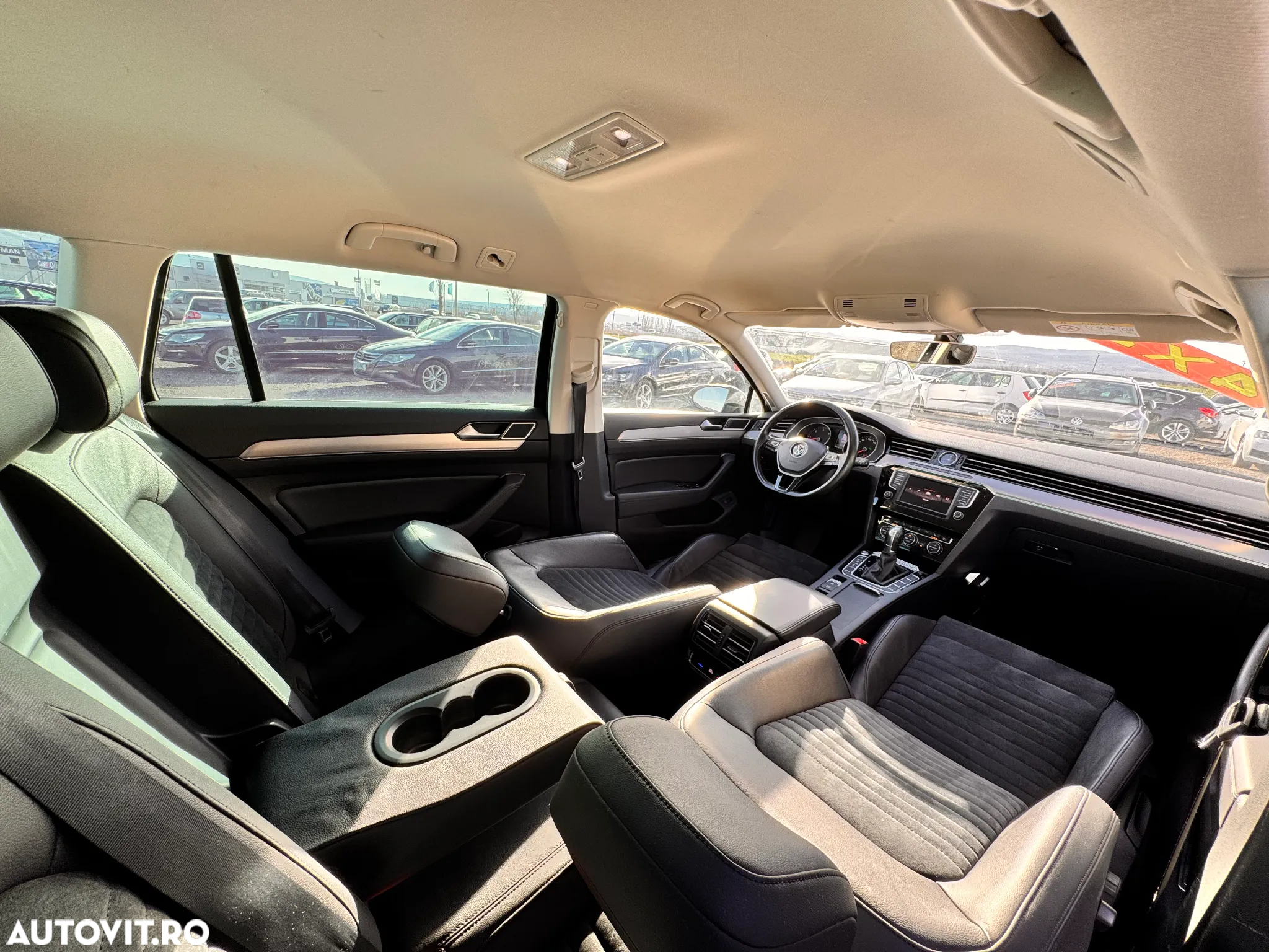 Volkswagen Passat Variant 2.0 TDI DSG 4Motion Highline - 28