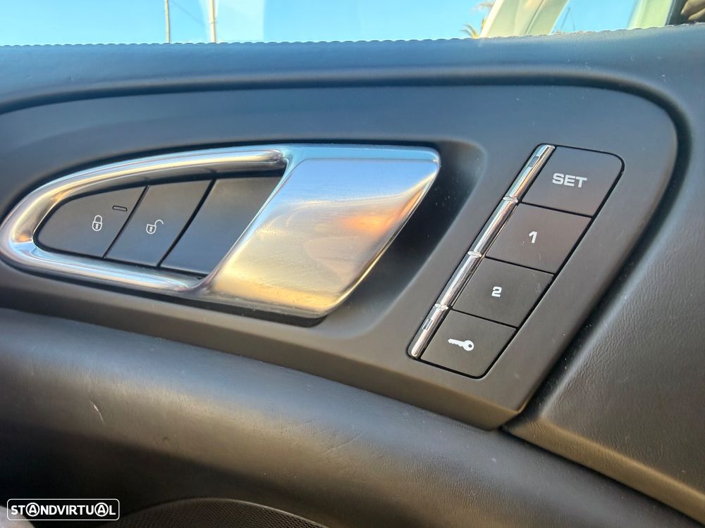 Porsche Cayenne - 24