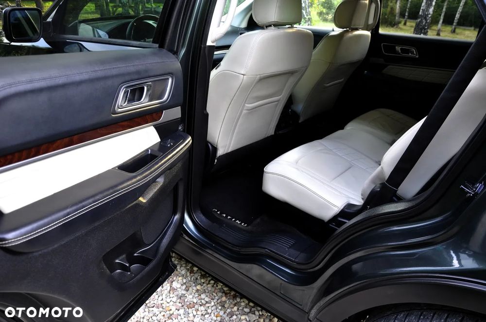 Ford Explorer - 32