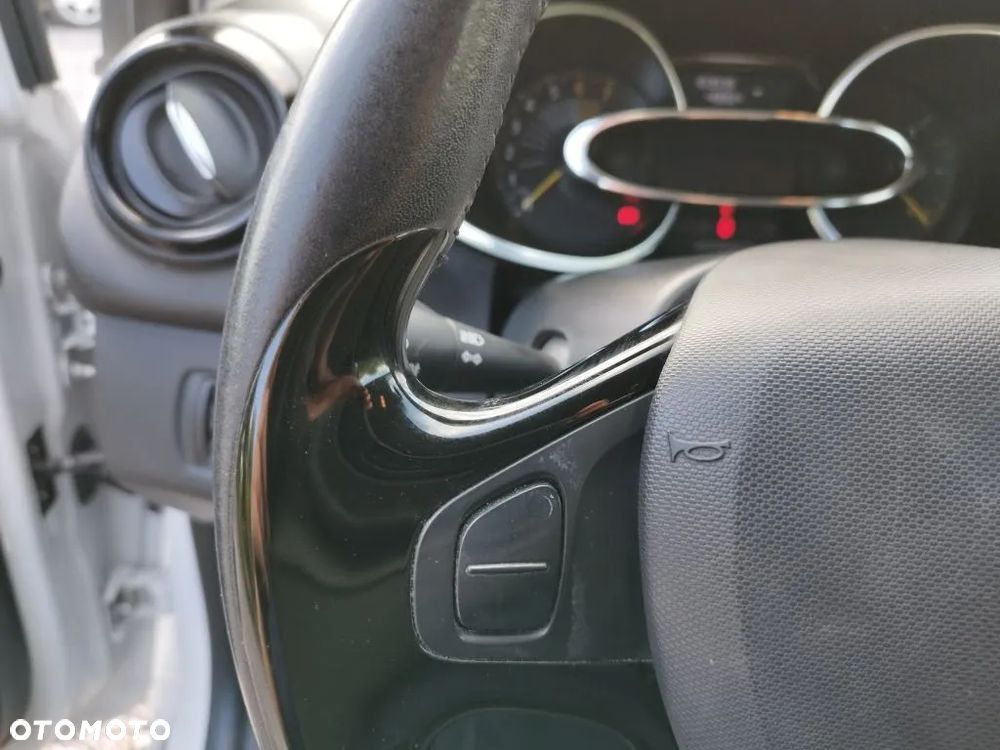 Renault Clio 1.2 16V 75 LIMITED - 26