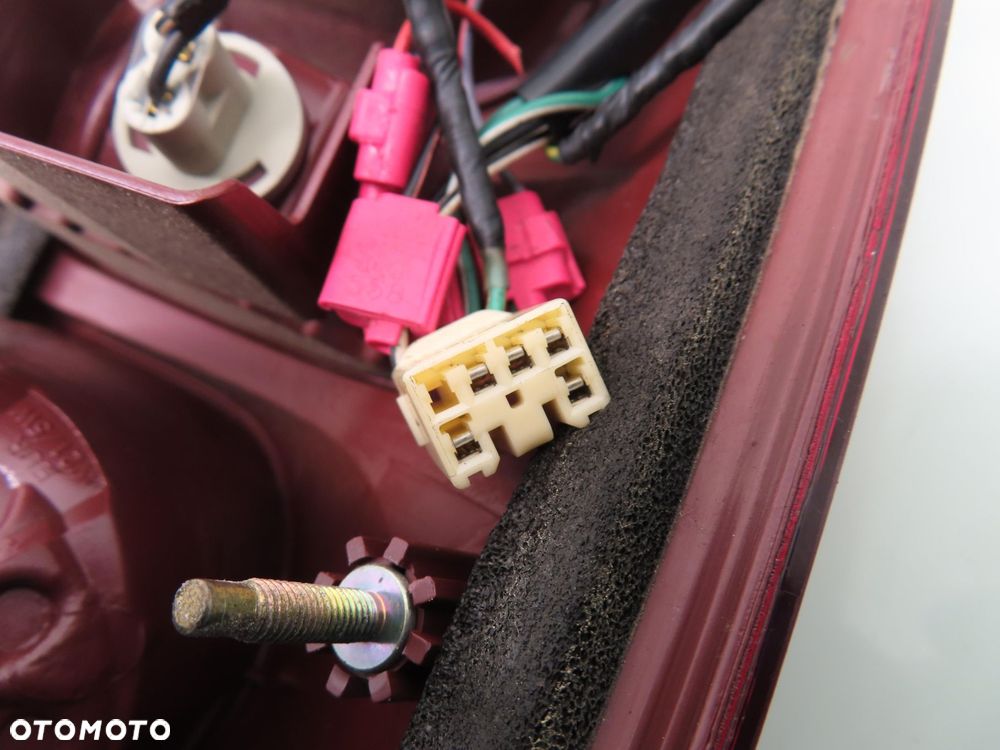 LAMPA PRAWA TYLNA TOYOTA RAV 4 II LIFT - 3