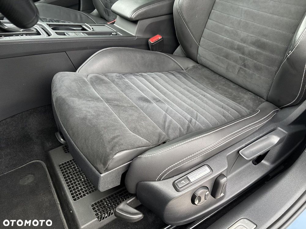 Volkswagen Passat - 12