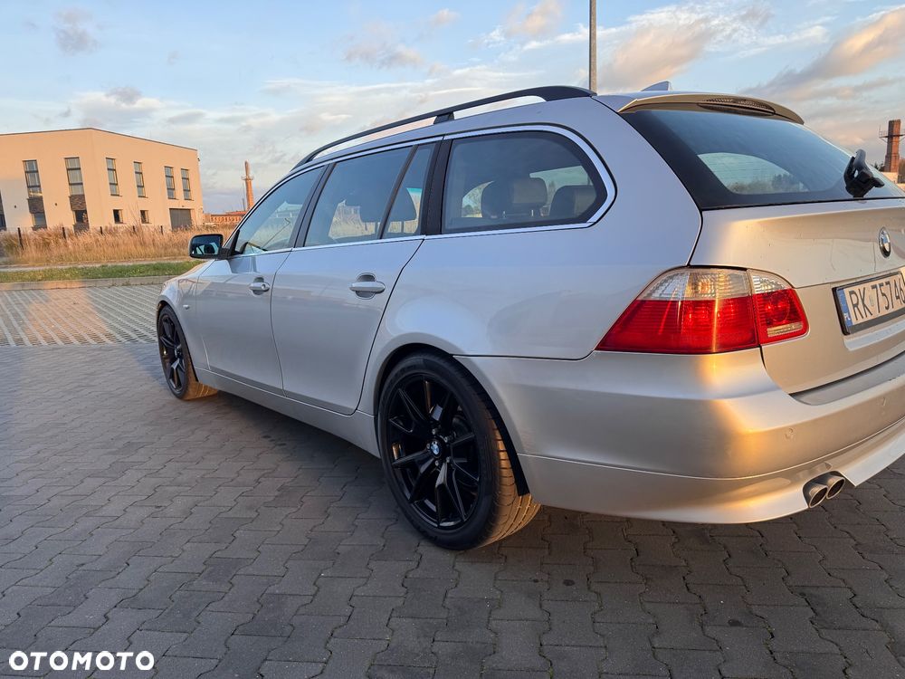 BMW Seria 5 525d Touring - 9
