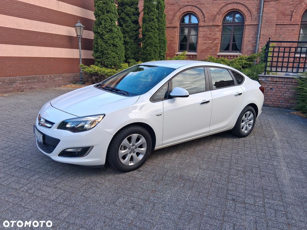 Opel Astra 1.6 Business EU6 - 2