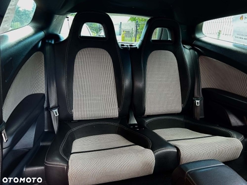 Volkswagen Scirocco 2.0 TDI - 11