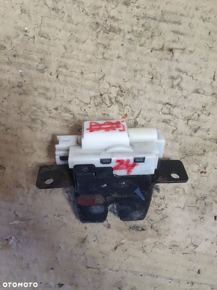 } ZAMEK KLAPY TYŁ RENAULT nr 8200076240 - 2