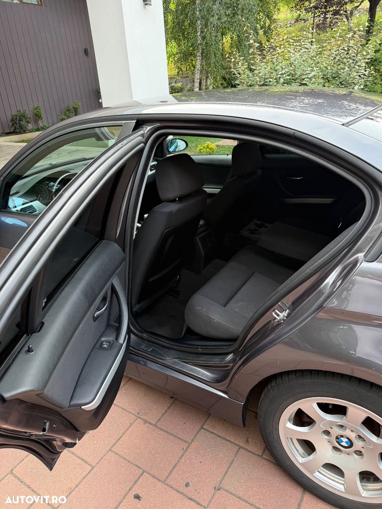 BMW Seria 3 320i - 8