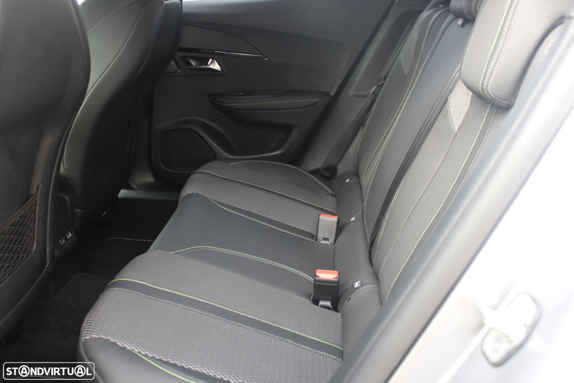 Peugeot 2008 1.2 PureTech GT EAT8 - 24