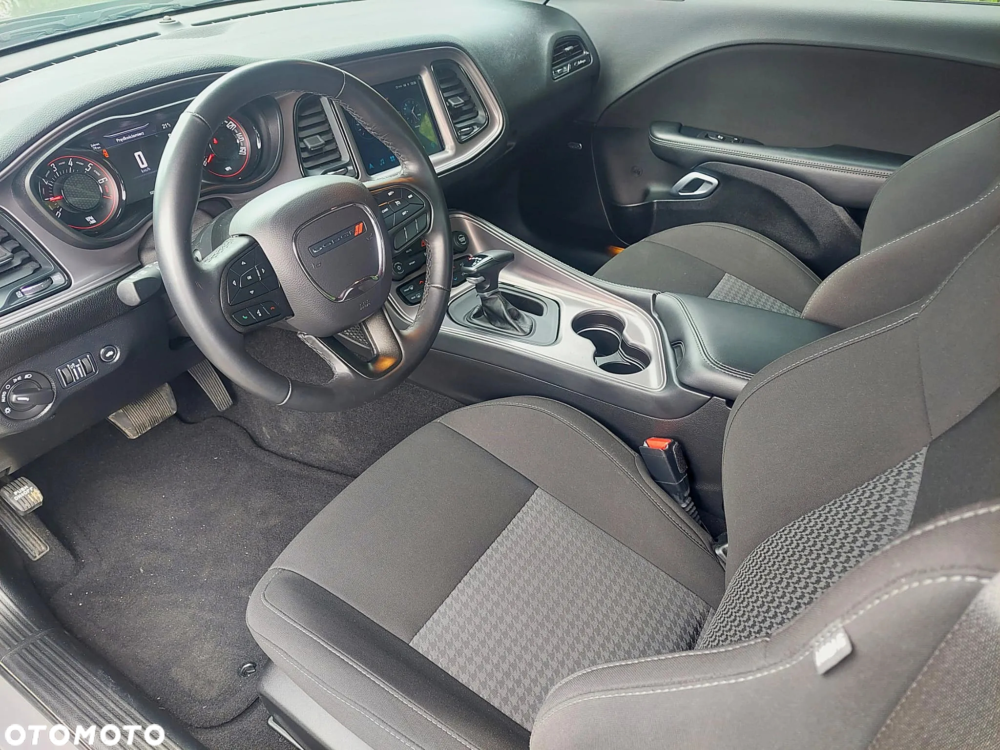 Dodge Challenger - 10