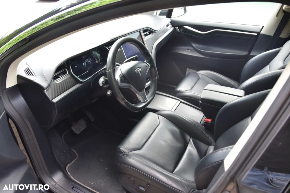 Tesla Model X - 26