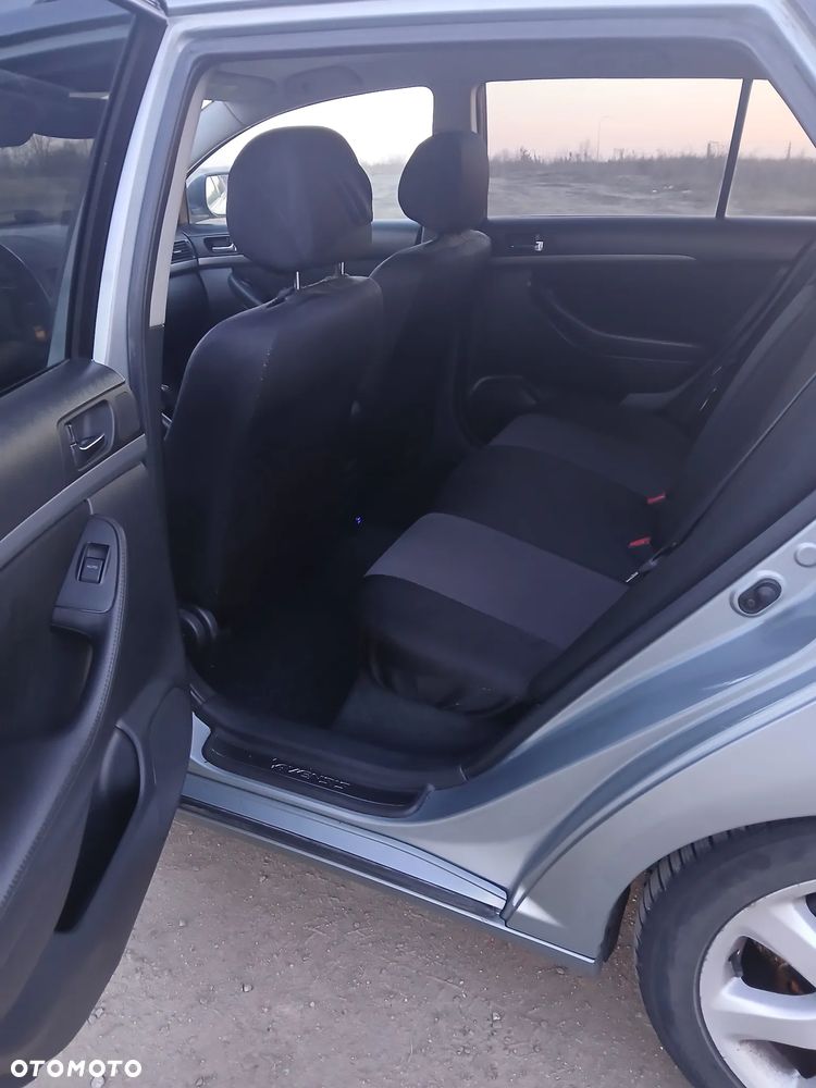 Toyota Avensis 2.0 D-4D Travel - 9