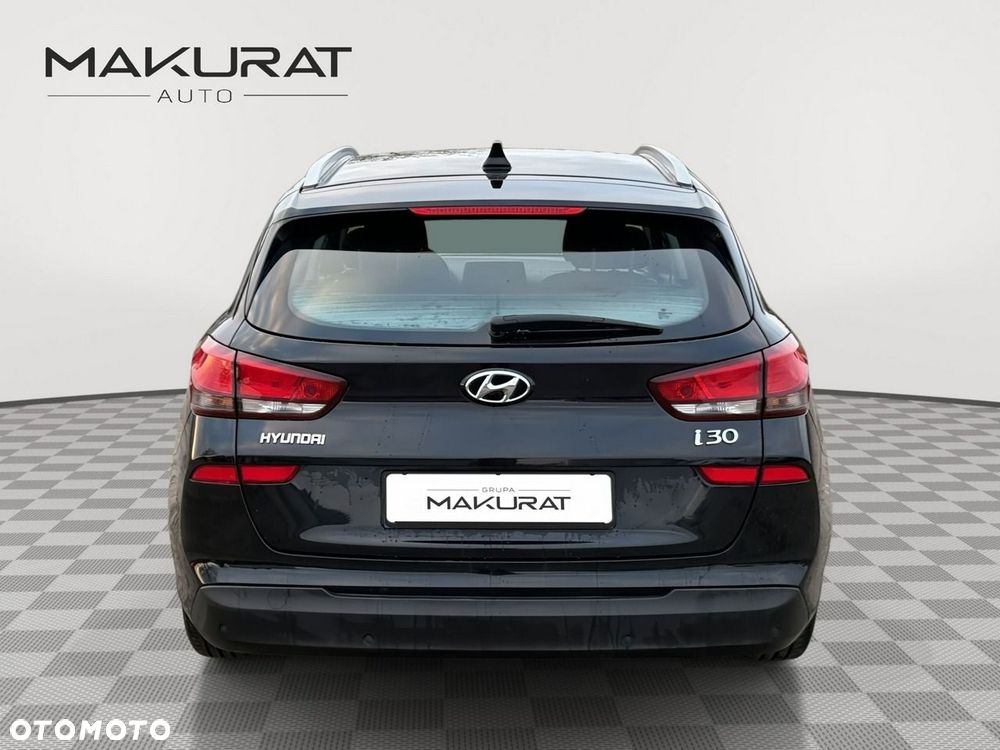 Hyundai i30 1.5 DPI Classic + - 7