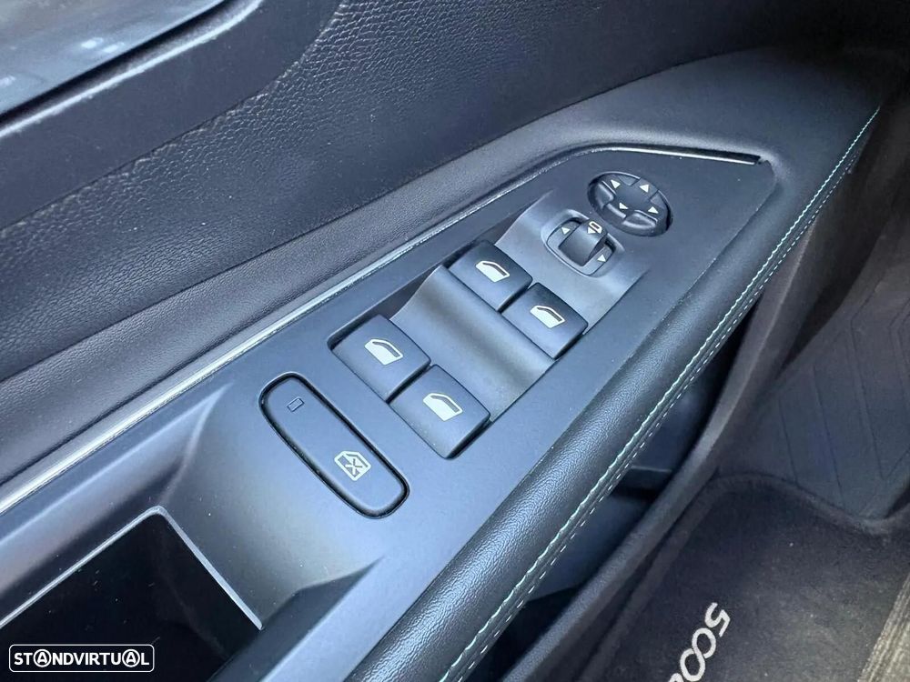 Peugeot 5008 1.2 PureTech Allure EAT8 - 33