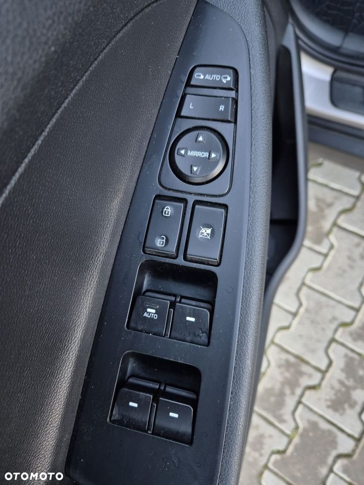 Hyundai Tucson 2.0 CRDI BlueDrive Style 2WD - 9