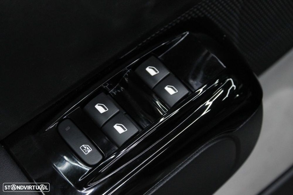Citroën C3 1.2 PureTech Shine EAT6 - 21
