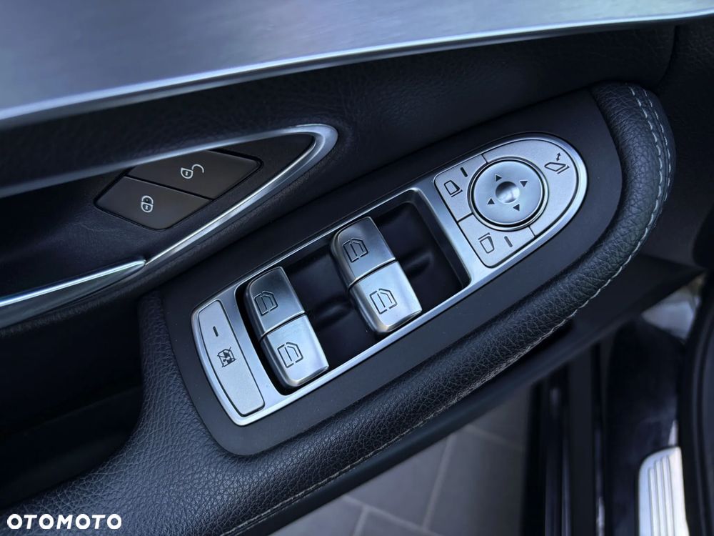 Mercedes-Benz Klasa C 200 9G-TRONIC AMG Line - 33