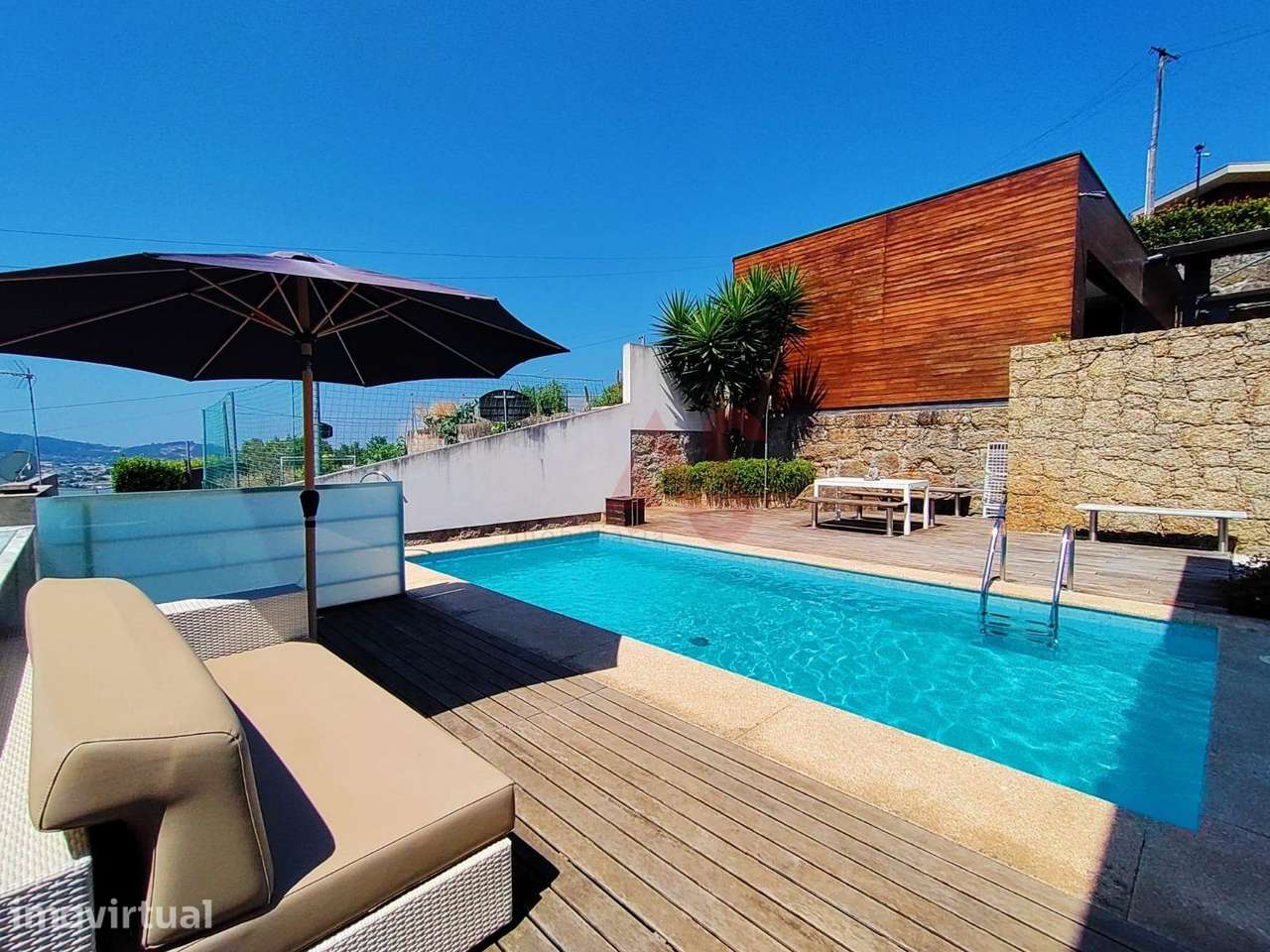 Moradia T5 em Lordelo, Guimarães com Piscina, Sauna, Jacuzzi e Garagem - Grande imagem: 3/33
