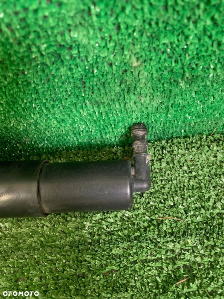 Dysza spryskiwacz zderzaka xenonu lampy przód prawy Toyota Avensis T25 - 3