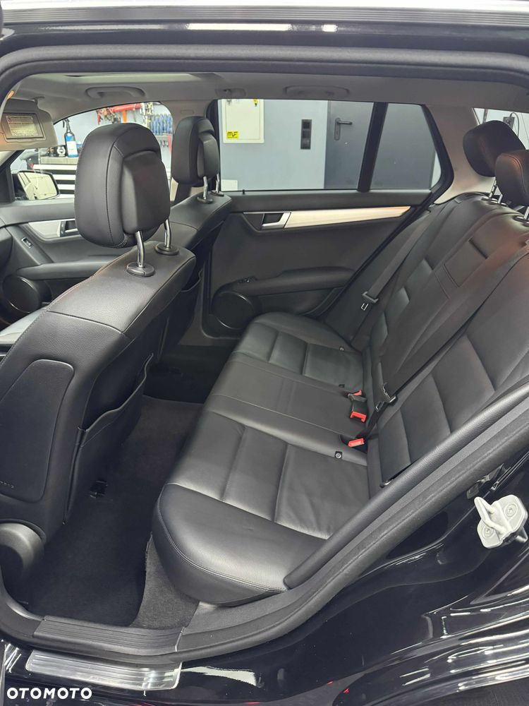 Mercedes-Benz Klasa C 300 CDI DPF 4Matic (BlueEFFICIENCY) 7G-TRONIC Avantgarde - 15