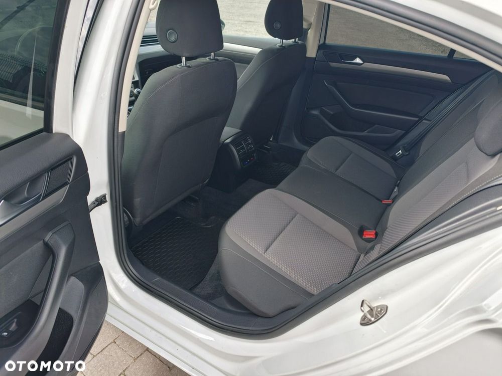 Volkswagen Passat - 18