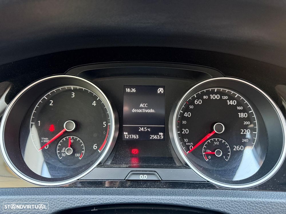 VW Golf 1.6 TDi Trendline BlueMotion - 3