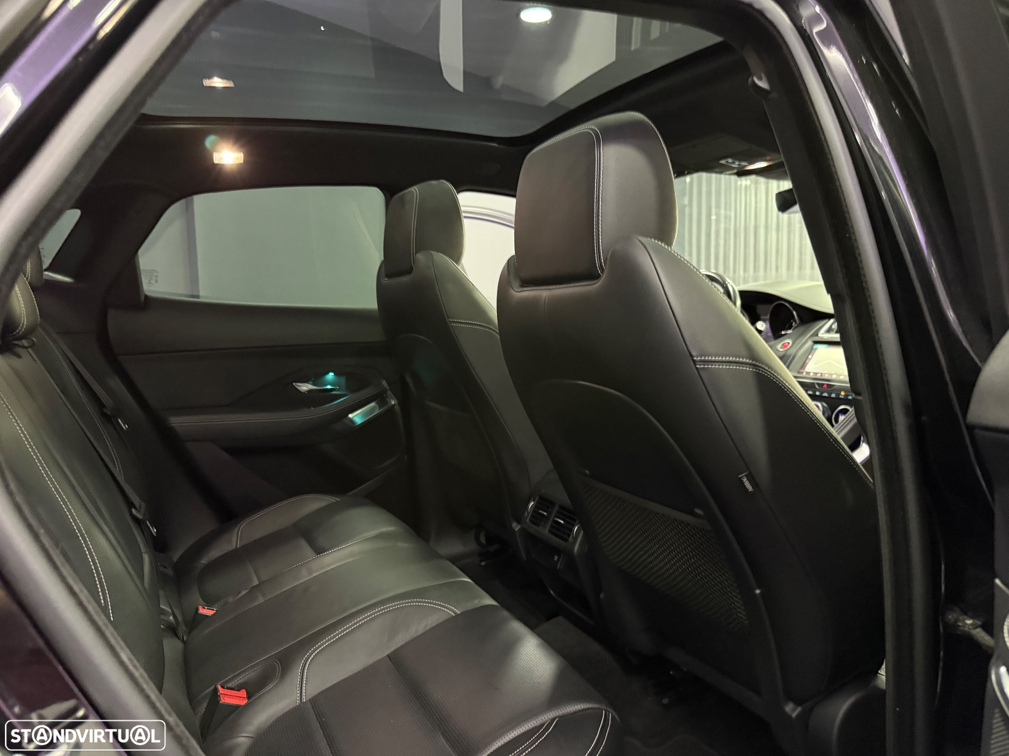 Jaguar E-Pace 2.0 i4D R-Dynamic S AWD Aut. - 36