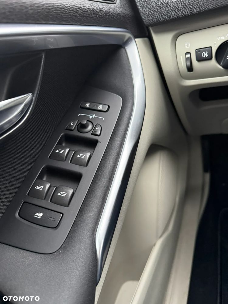 Volvo V40 D4 Drive-E Momentum - 21