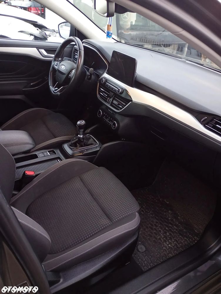 Ford Focus - 25