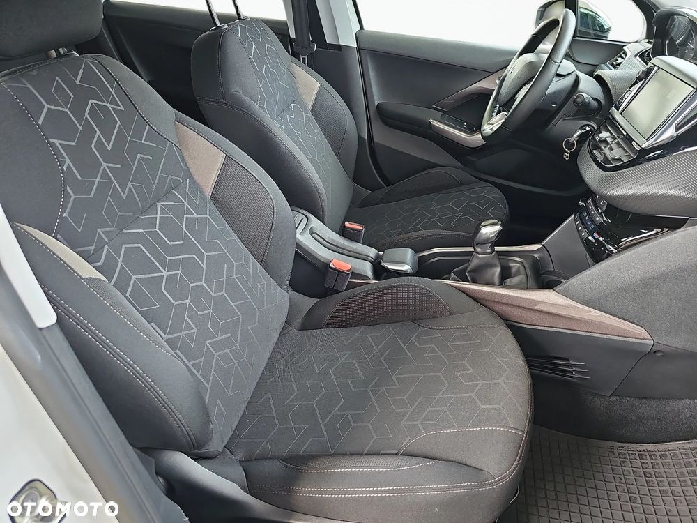 Peugeot 2008 1.2 Pure Tech Allure S&S - 13