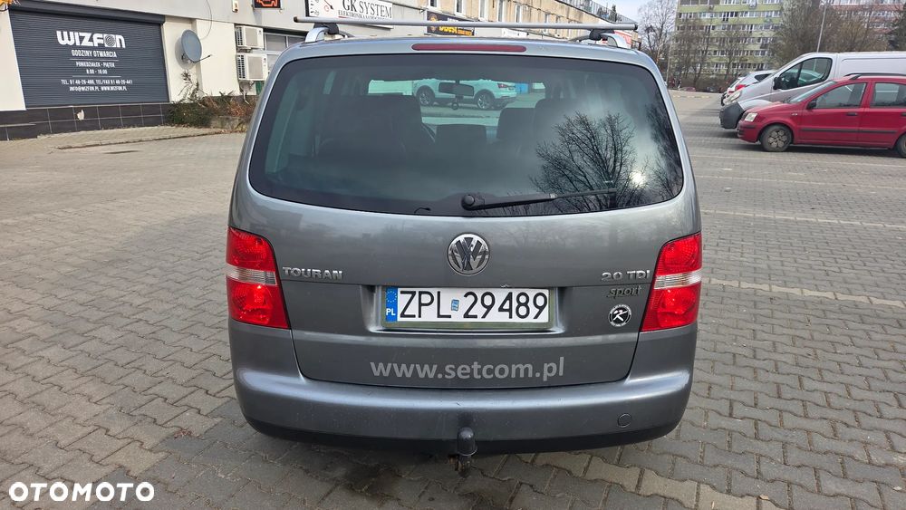 Volkswagen Touran 2.0 TDI Trendline DSG - 3
