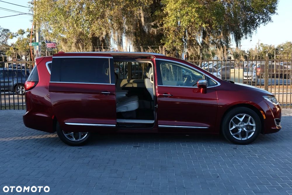 Chrysler Pacifica - 8