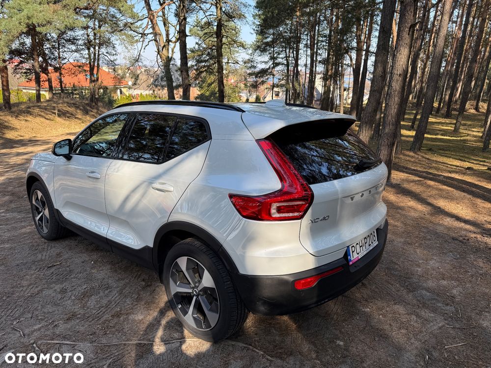 Volvo XC 40 B5 AWD Ultimate Dark - 19