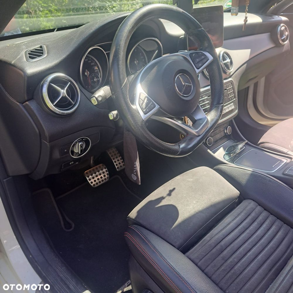 Mercedes-Benz CLA 200 7G-DCT AMG Line - 5