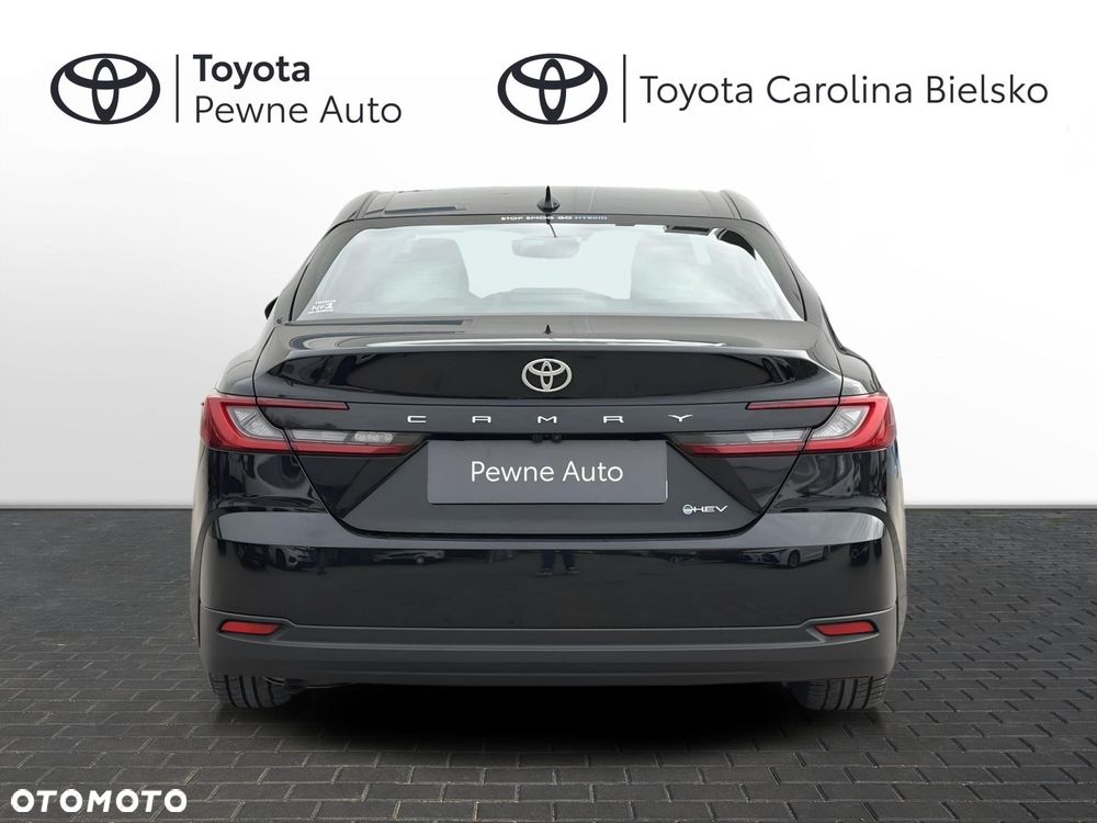 Toyota Camry - 4