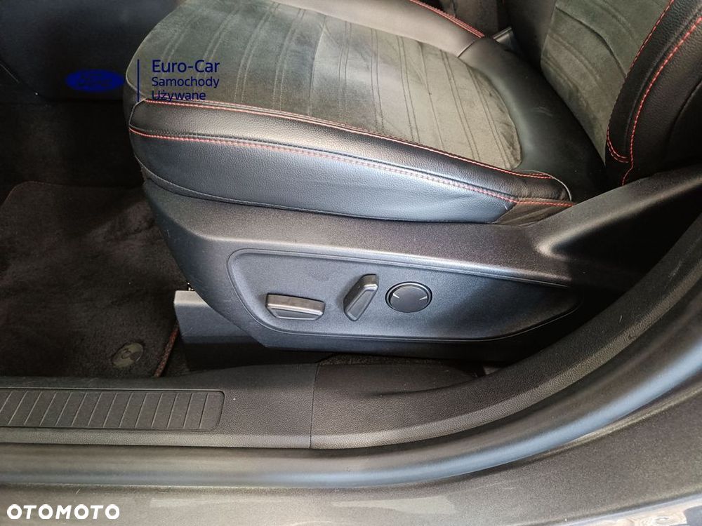 Ford Kuga 2.5 Duratec PHEV ST-LINE X - 32