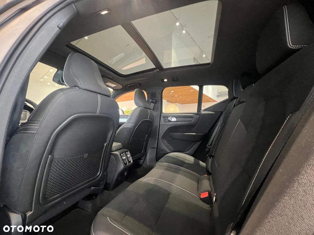 Volvo XC 40 B4 AWD Ultimate Dark - 28