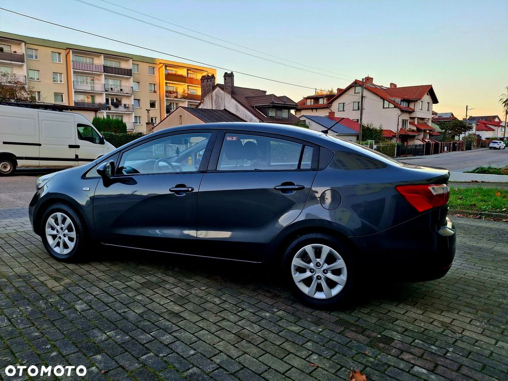 Kia Rio - 15