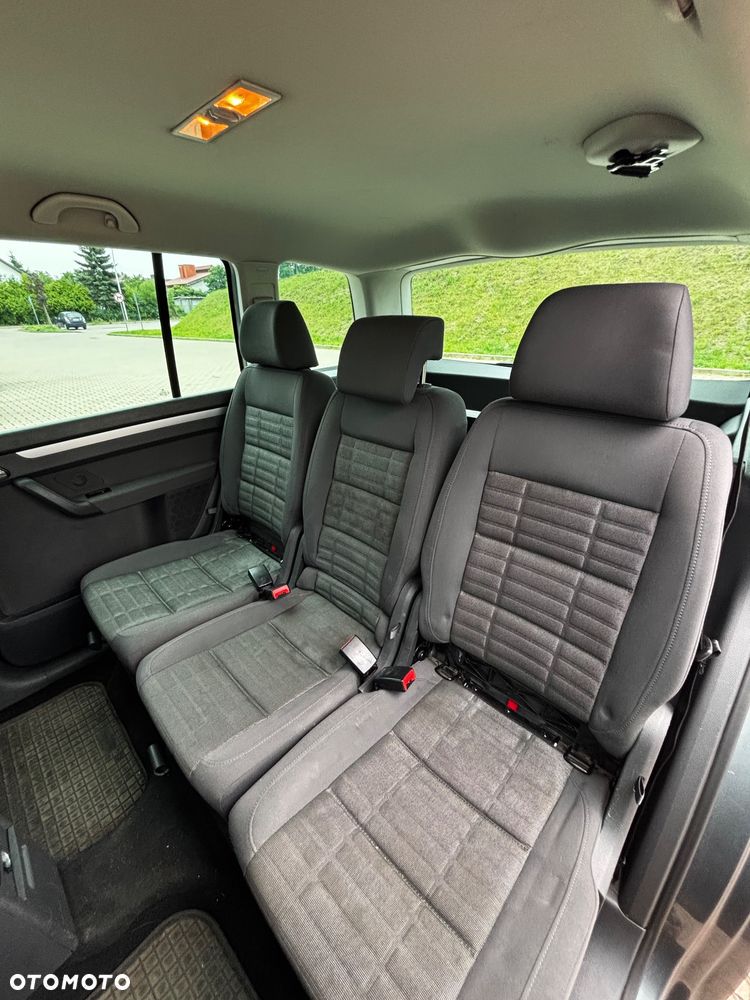 Volkswagen Touran - 11