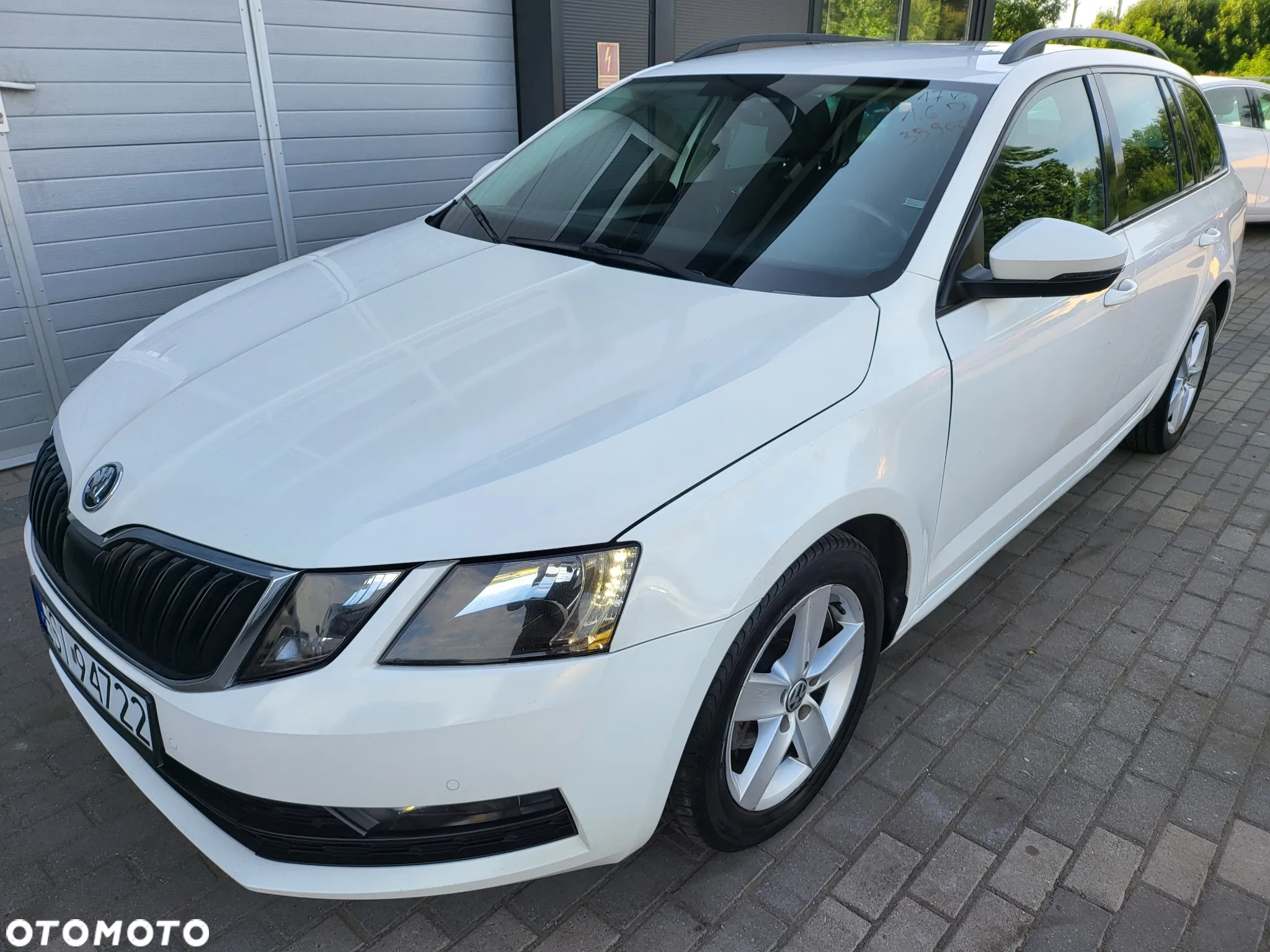 Skoda Octavia 1.6 TDI DSG Style - 37