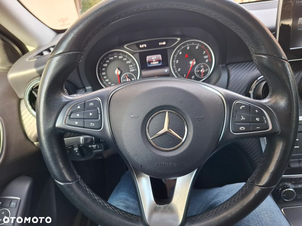Mercedes-Benz GLA 180 - 10