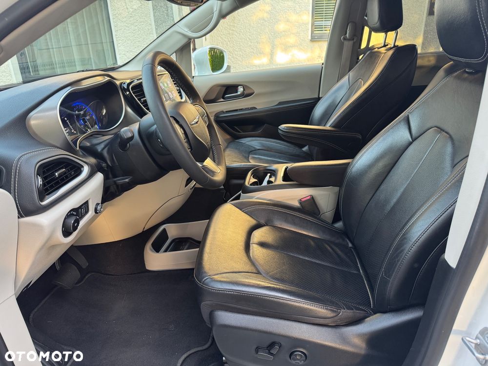 Chrysler Pacifica - 15