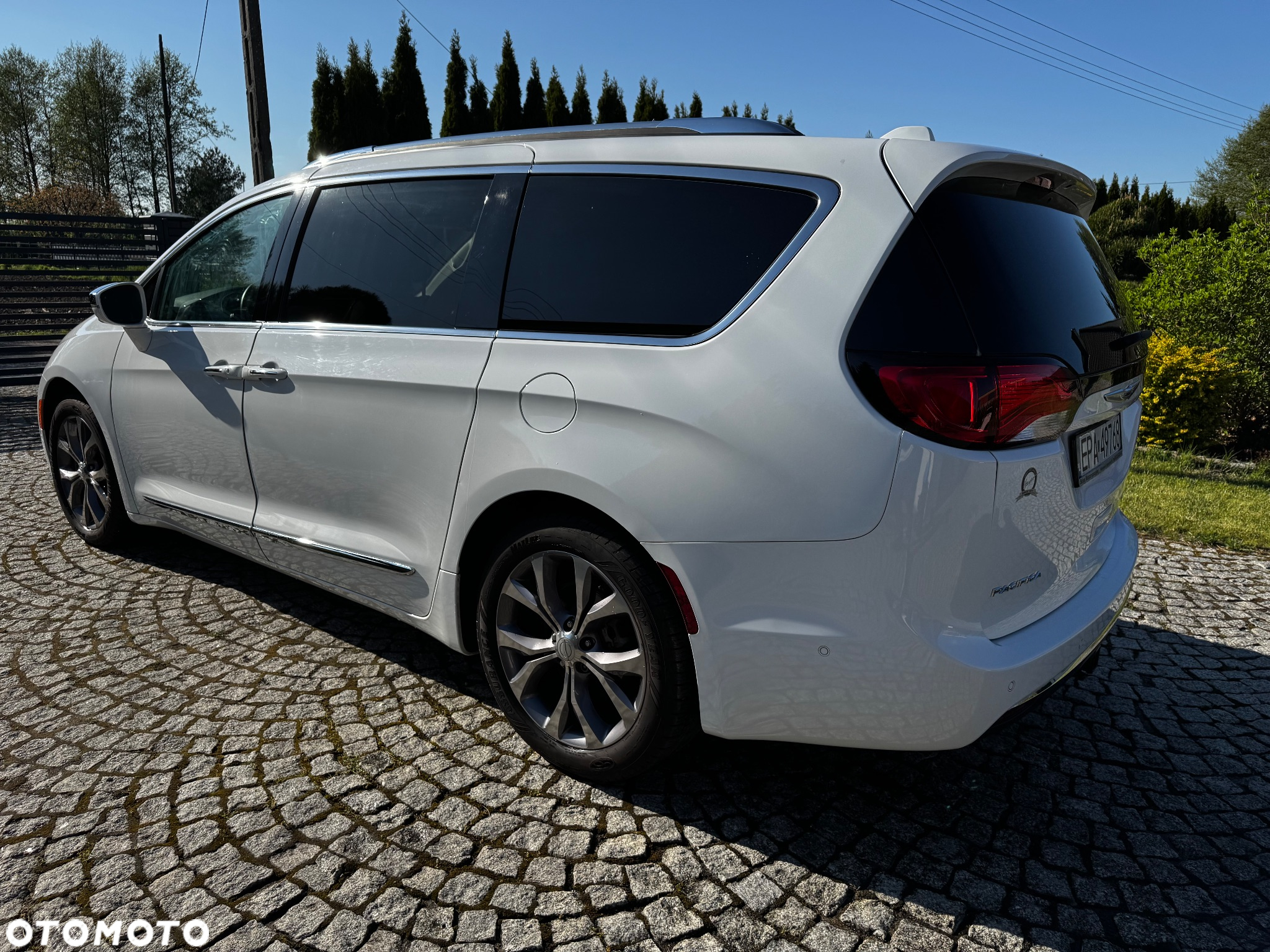 Chrysler Pacifica - 8