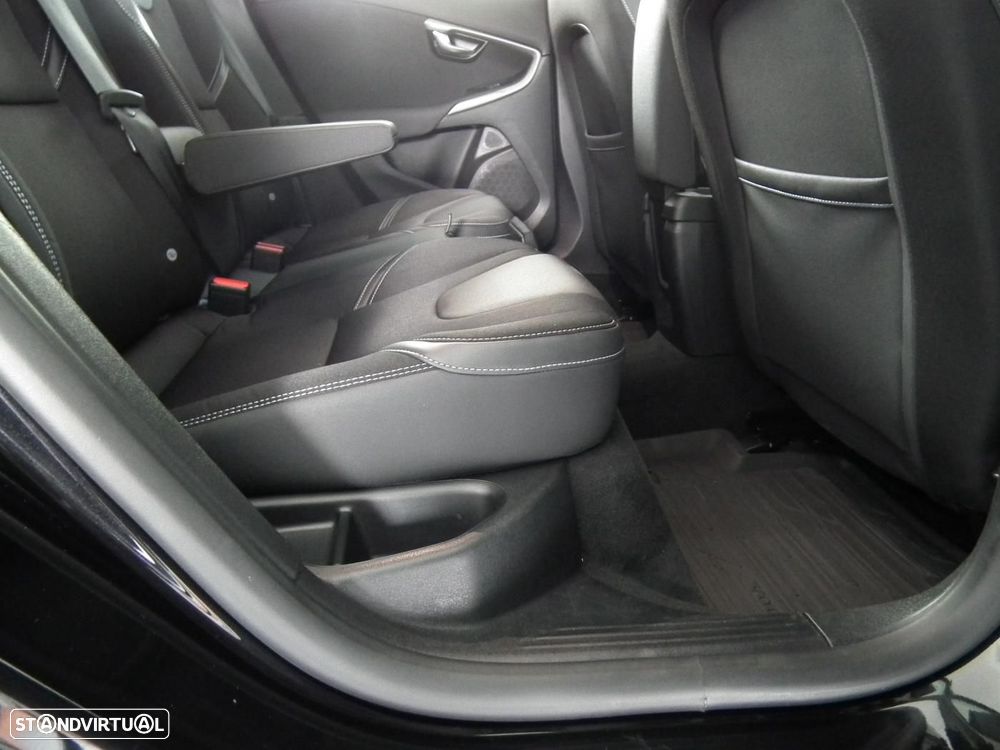 Volvo V40 2.0 D3 Momentum - 13