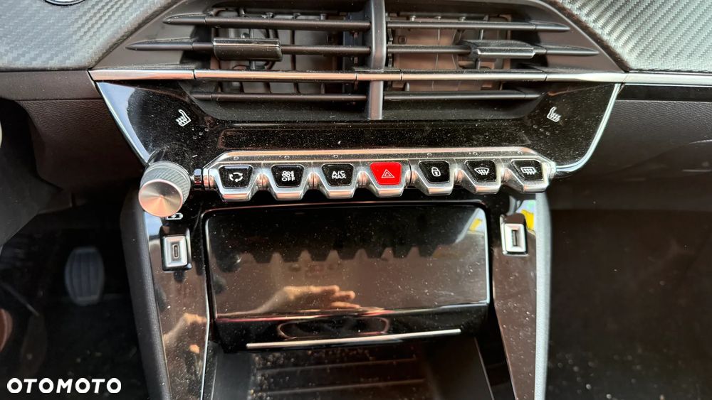 Peugeot 208 ver-1-2-puretech-allure-s-s - 22