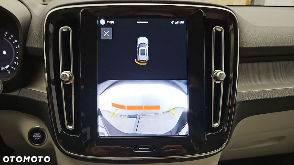 Volvo XC 40 B4 Plus Dark - 22