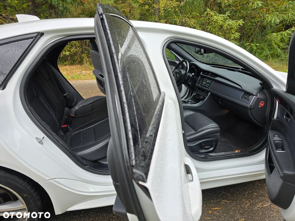 Jaguar XF 2.0 i4D AWD R-Sport - 19